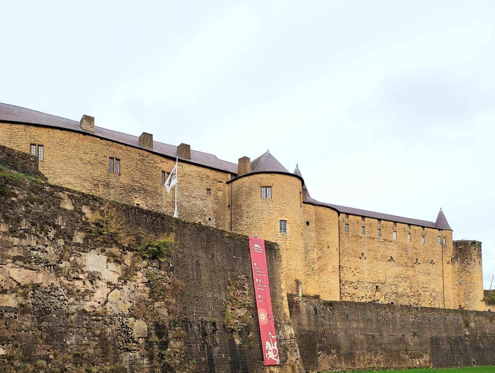 L'Elegant Des Remparts, Vue Sur Chateau Fort Седан Экстерьер фото